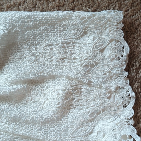 Francesca's White Crochet Lace Fully Lined Beachy Boho Shorts Size S - Picture 4 of 9